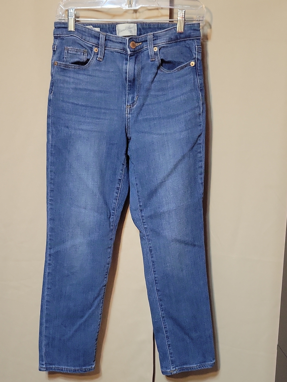 Universal Thread High-Rise Women's Jeans - Medium Blue Wash